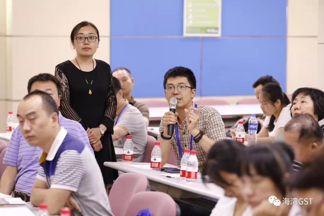 參會供應(yīng)商代表在現(xiàn)場就關(guān)心的問題進行提問